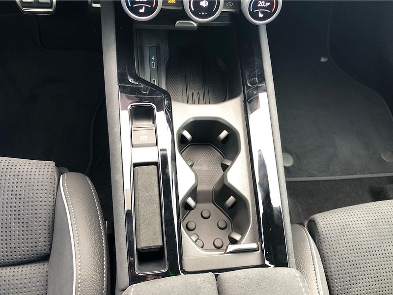 Škoda Superb 2.0 TSI  DSG 7° - fotka 22 z 30