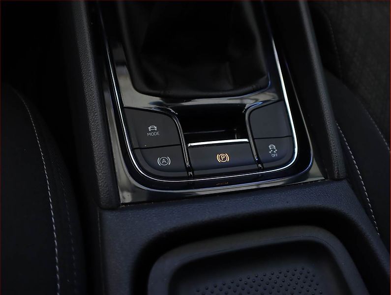 Škoda Karoq (2023) 2.0 TDI - fotka 21 z 23