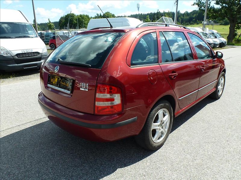 Škoda Fabia 1,4 16V Parkovací kamera - fotka 10 z 47