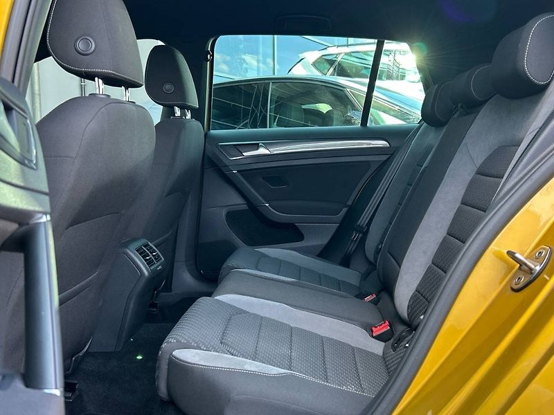 Volkswagen Golf (2018) 1.4 TSI R-Line - fotka 23 z 32