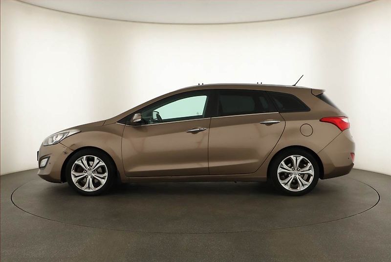 Hyundai i30 (2012) 1.6 GDI, Xenony, Tempomat - fotka 3 z 14