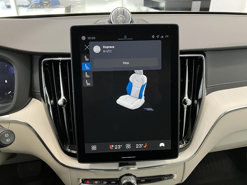 Volvo XC60 B5 AWD Ultra Bright-REZERVACE - fotka 40 z 53