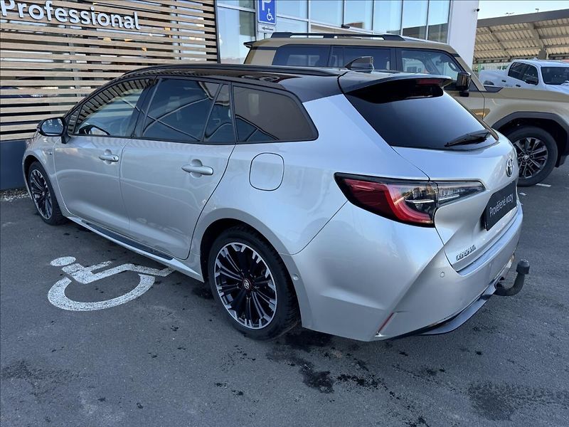 Toyota Corolla 1,8 GR SPORT DYNAMIC - fotka 18 z 19