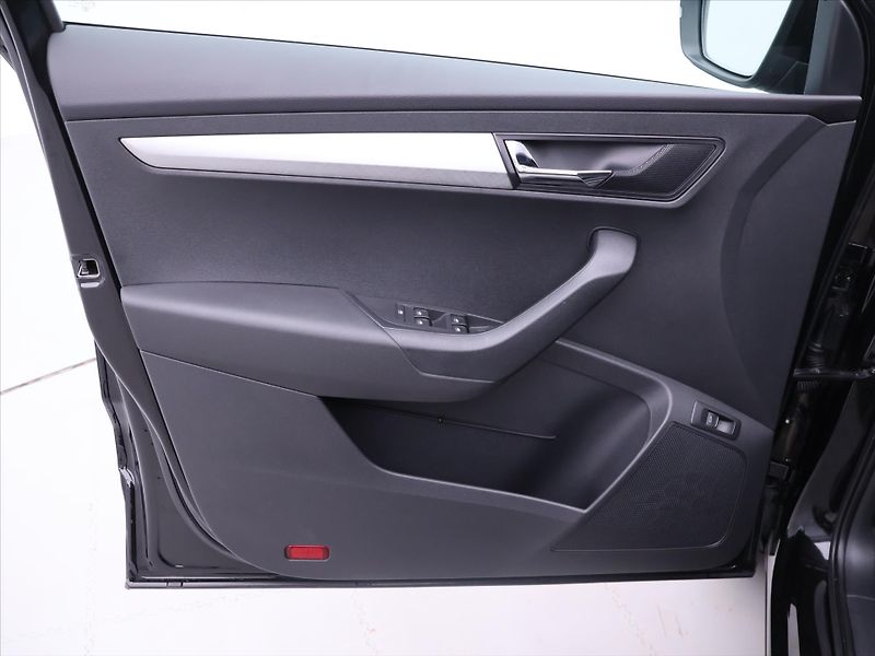 Škoda Karoq 2,0 TDI DSG DPH Ambition - fotka 12 z 38