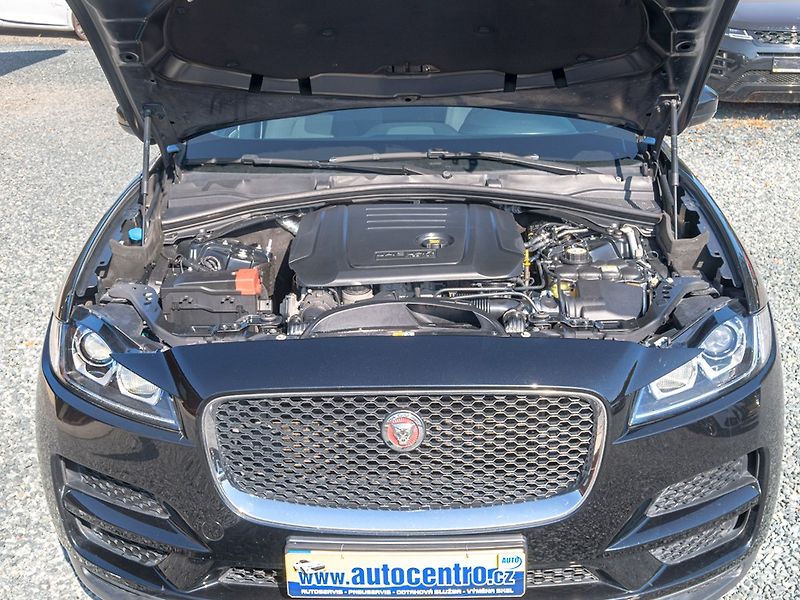 Jaguar F-Pace (2016) 2.0D 132KW – NAVIGACE - fotka 41 z 46