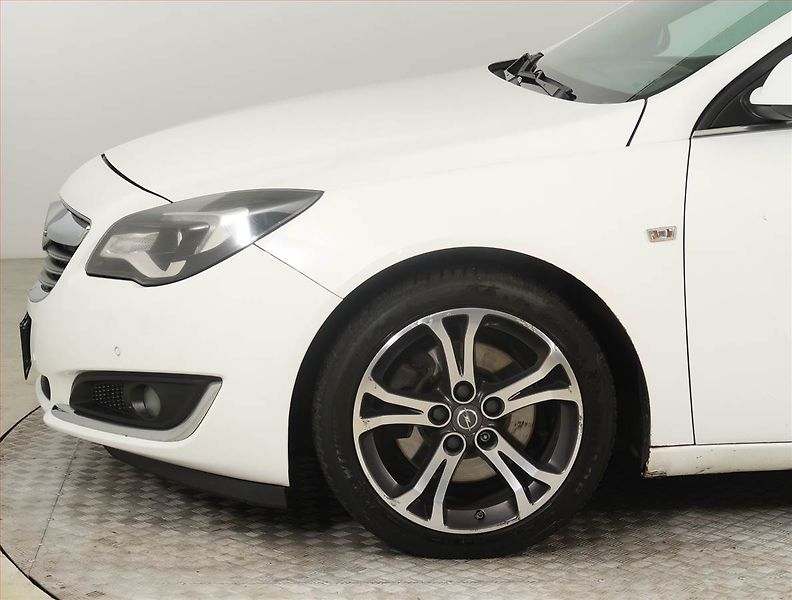 Opel Insignia (2015) 2.0 CDTI, nová STK - fotka 14 z 19