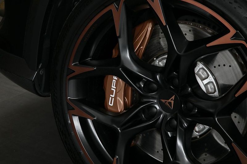 Cupra Formentor VZ5 2.5TSI 287kW Sabelt Beats - fotka 9 z 37