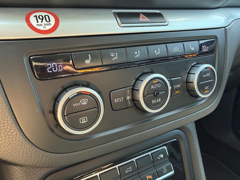 Volkswagen Sharan 2.0 TDI KAMERA TAŽNÉ ROZVODY - fotka 24 z 55
