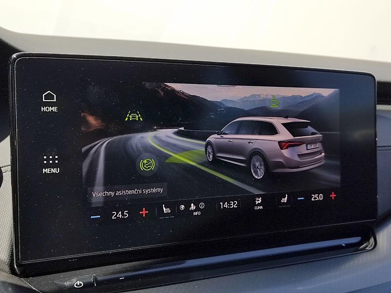 Škoda Octavia (2023) Combi Ambition Plus 2,0 Tdi 11 - fotka 14 z 36