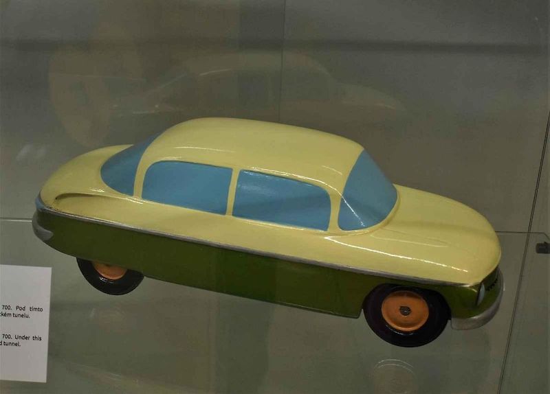 Sanitní Tatra 603A