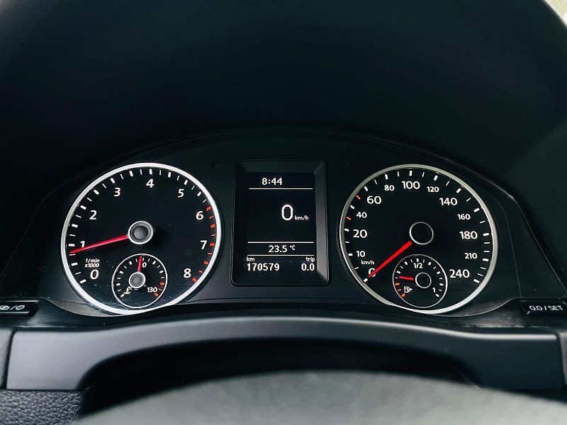 Volkswagen Tiguan 1.4TSI MANUÁL SENZORY TAŽNÉ - fotka 44 z 47