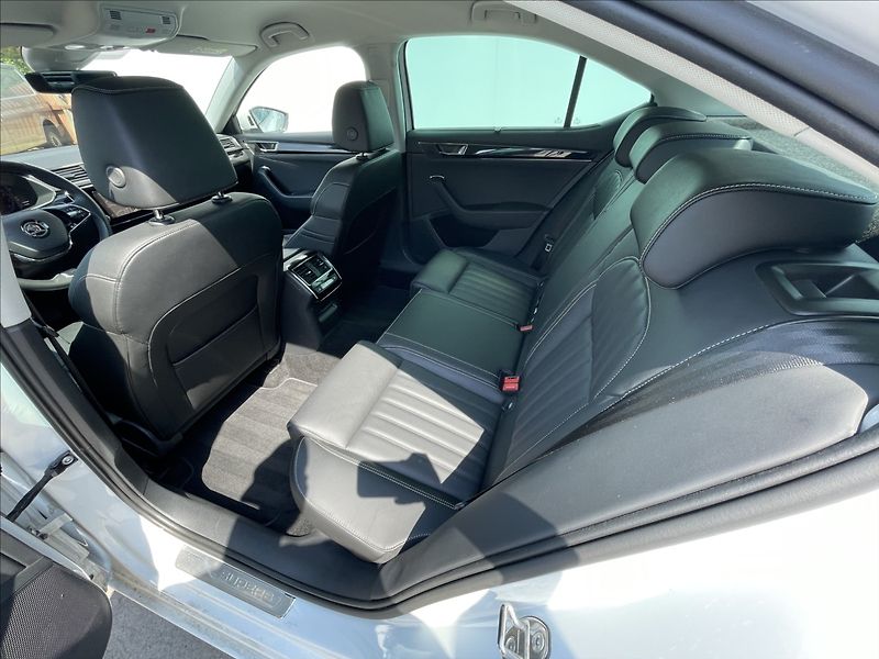 Škoda Superb 2,0 DSG 4x4 L&K LEDmatrix+360° - fotka 18 z 25