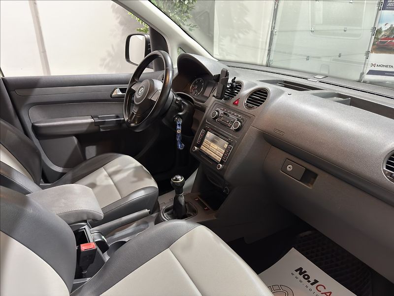 Volkswagen Caddy 1,6   TDI MAXI 7 MÍST SERVIS - fotka 12 z 20