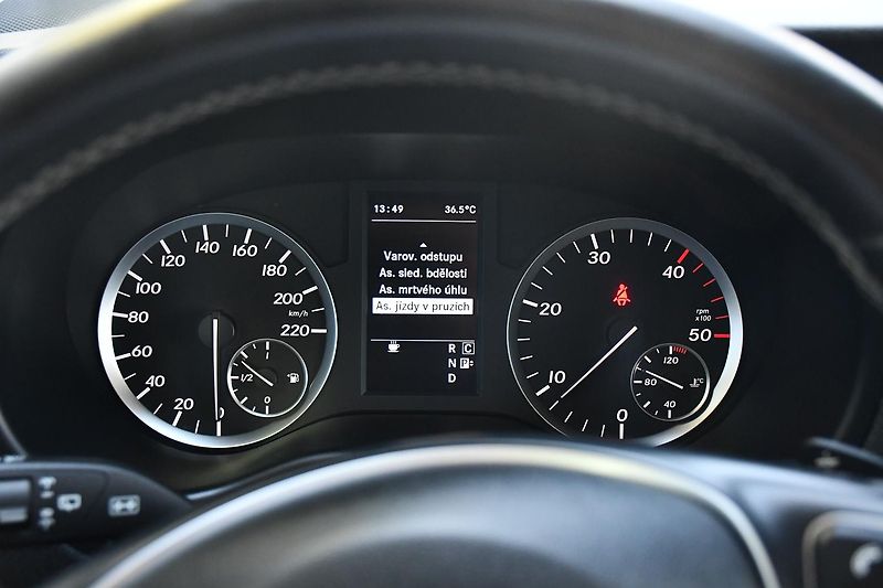 Mercedes-Benz Vito 250D 4MATIC 8MÍST TAŽNÉ NAVI - fotka 34 z 39