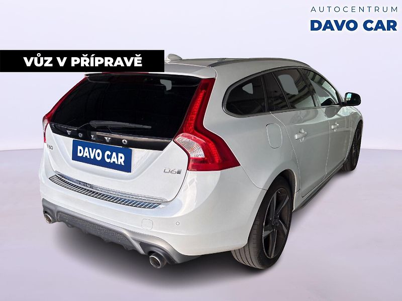 Volvo V60 2.4 D6 162kW R-Design Aut. DPH - fotka 5 z 37