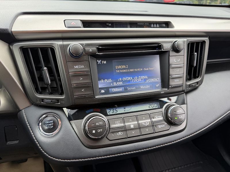 Toyota RAV4  2.2 D-4D 110 kW Active 4x4 - fotka 15 z 23