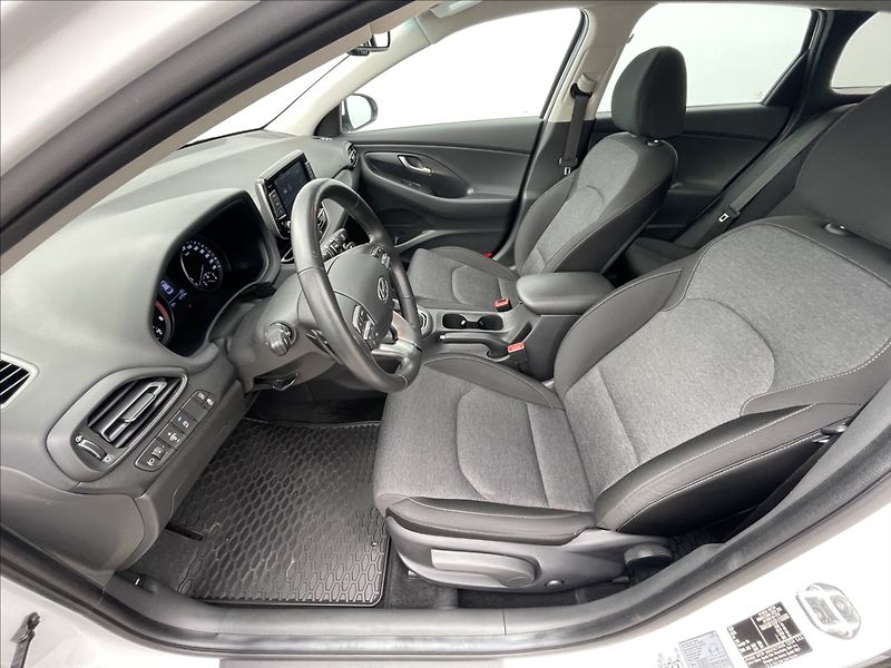 Hyundai i30 1,5 T-GDI AT7 Combi Smart PDC - fotka 4 z 22