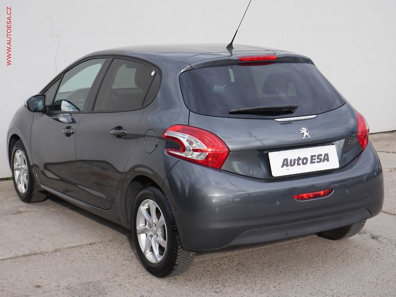 Peugeot 208 (2013) 1.2 VTi, AC, tempo, park - fotka 4 z 15