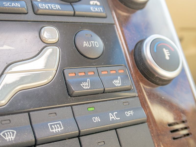 Volvo XC60 (2009) T6 AWD SUMMUM - fotka 22 z 51