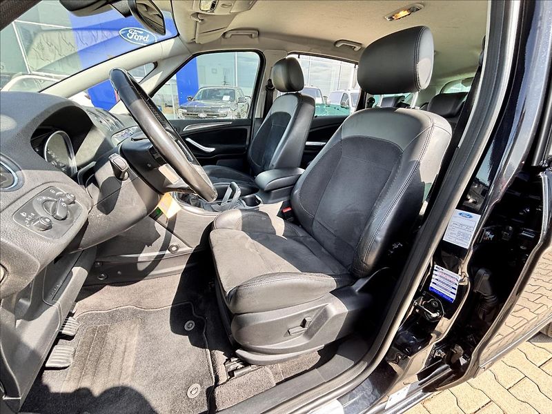 Ford S-MAX 2,0 TDCi 103kW Titanium 7 MÍST - fotka 15 z 24