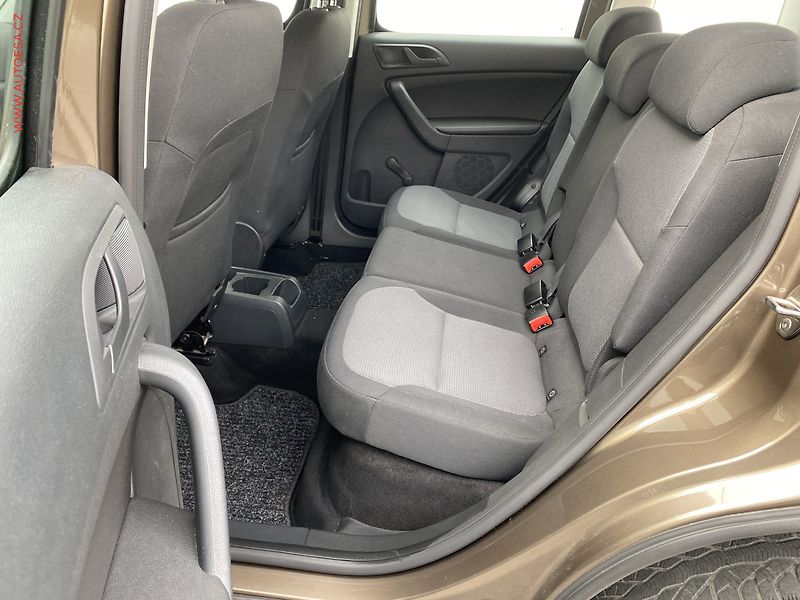 Škoda Yeti (2012) 1.2 TSi, AC, výhřev sed - fotka 10 z 16