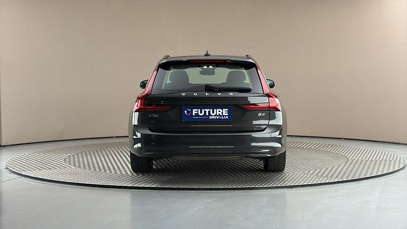 Volvo V90 2.0 B4 AUT Momentum Pro - fotka 5 z 28
