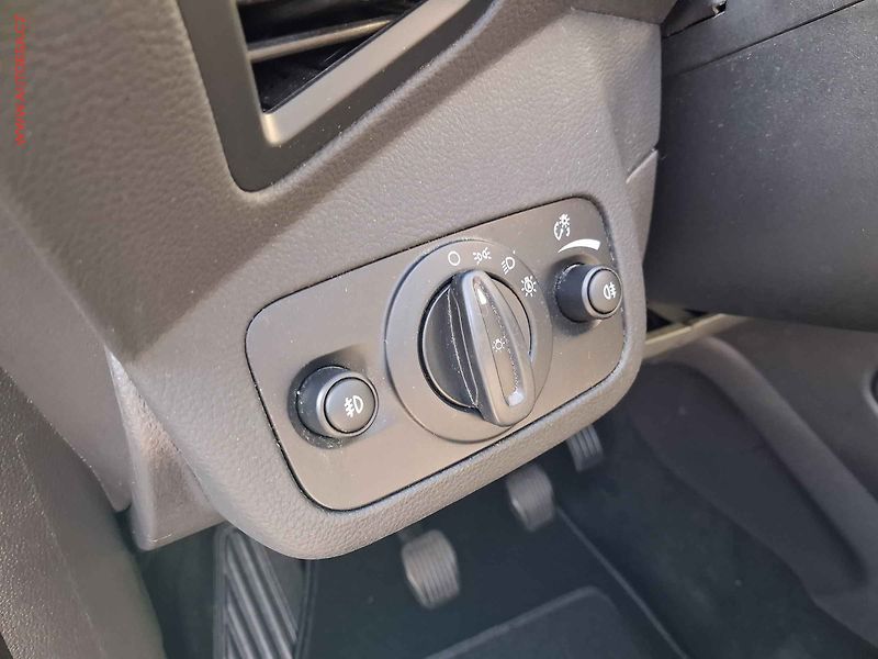 Ford Grand C-MAX (2018) 1.5 EB, Titanium, bixen - fotka 14 z 17