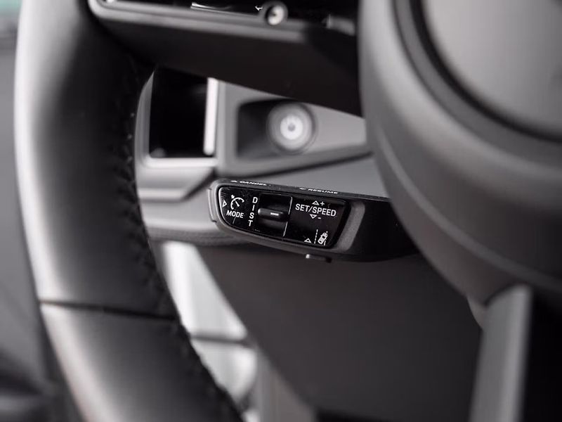 Porsche Cayenne Electric Pano 360 Matrix Tažné - fotka 15 z 23