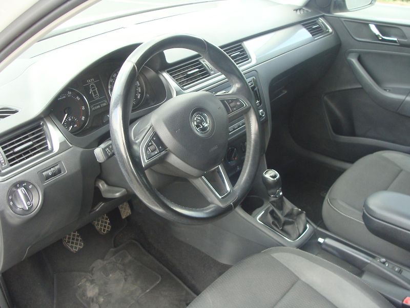 Škoda Rapid 1.2 TSi Ambiente, koupeno v ČR - fotka 10 z 22