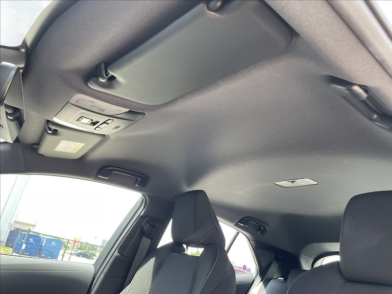 Toyota Corolla 1,8 Hybrid e-CVT Confort ČR.1. - fotka 20 z 29