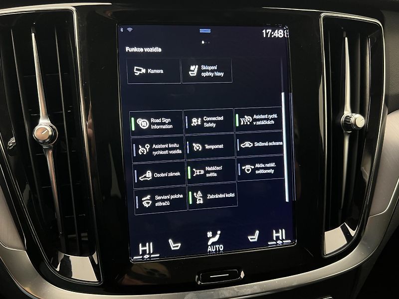 Volvo V60 B4 MOMENTUM AUT  - fotka 30 z 42