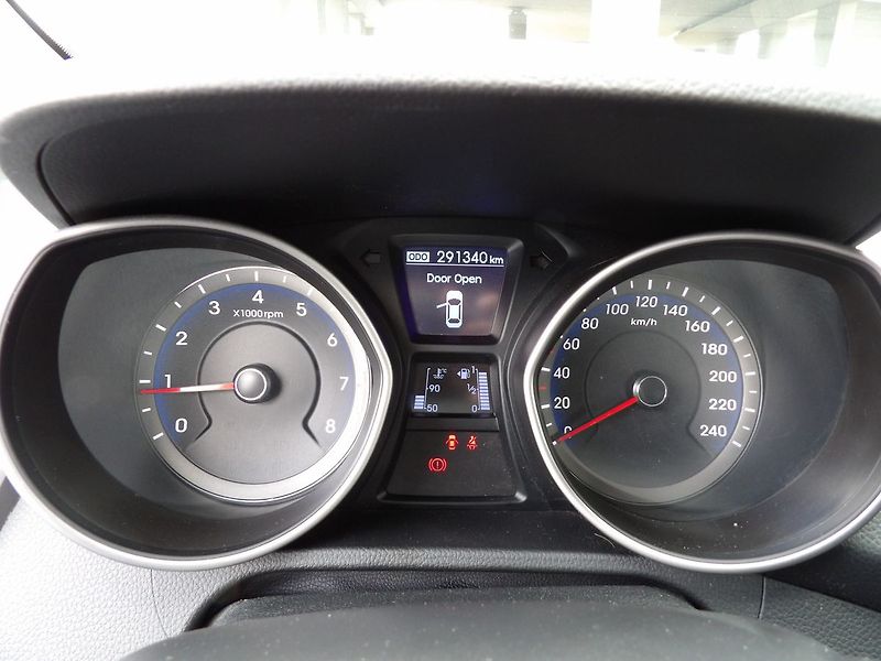 Hyundai i30 1.4i CVVT Trikolor ČR - fotka 10 z 28