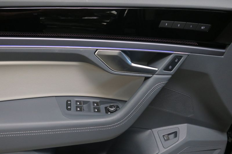Volkswagen Touareg (2024) R-LINE 3,0TDI 210kW TOP VÝBAVA - fotka 11 z 50