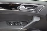 Volkswagen Touran 2,0 TDi, 7-míst,DSG,NAVI,KŮŽE, - náhled 38