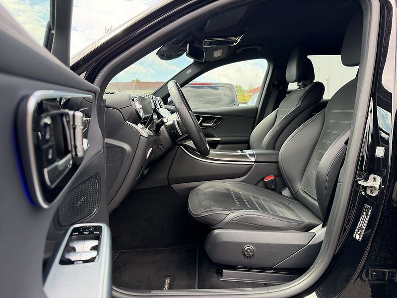 Mercedes-Benz GLC 220 d 4MATIC AMG - fotka 15 z 37