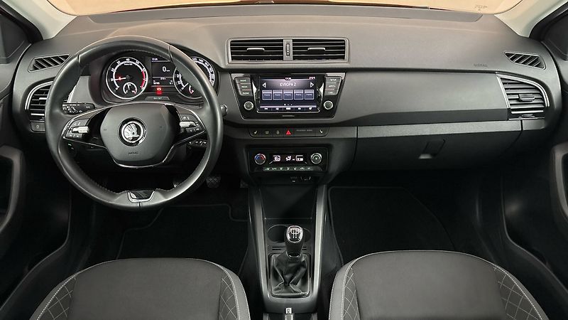 Škoda Fabia 1.0 TSI Ambition Combi - fotka 8 z 24