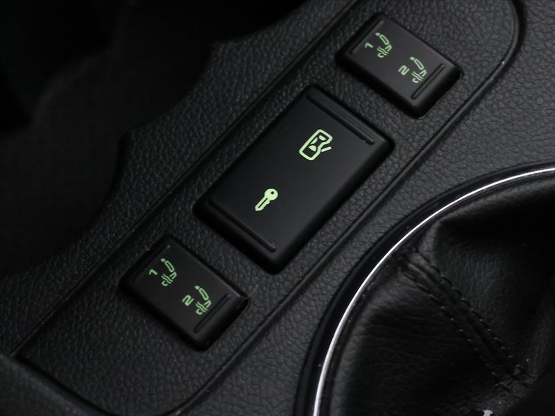 Škoda Fabia 1.2 i 51kW Elegance Sport CZ - fotka 23 z 31