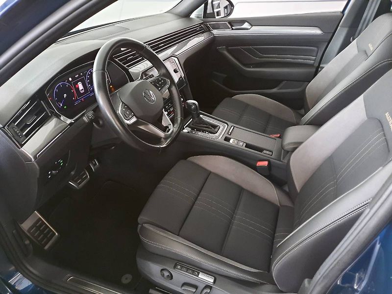 Volkswagen Passat (2023) 2.0 TDI 4Motion (147kW/200k) D - fotka 6 z 26