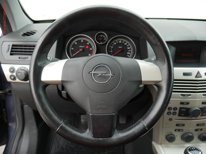 Opel Astra (2007) 1.7 CDTi, AC, STK4/28 - fotka 14 z 15