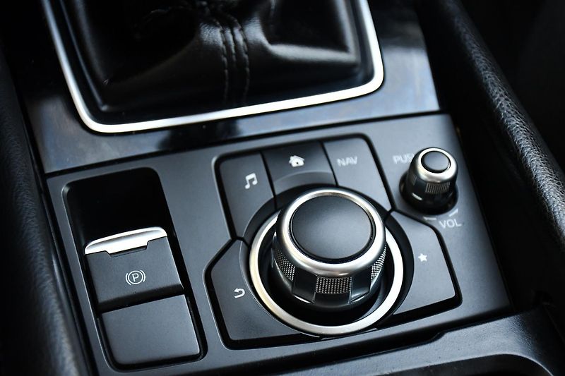 Mazda 3 2.0SKYACTIV-G HUD KAMERA 2xALU - fotka 22 z 34