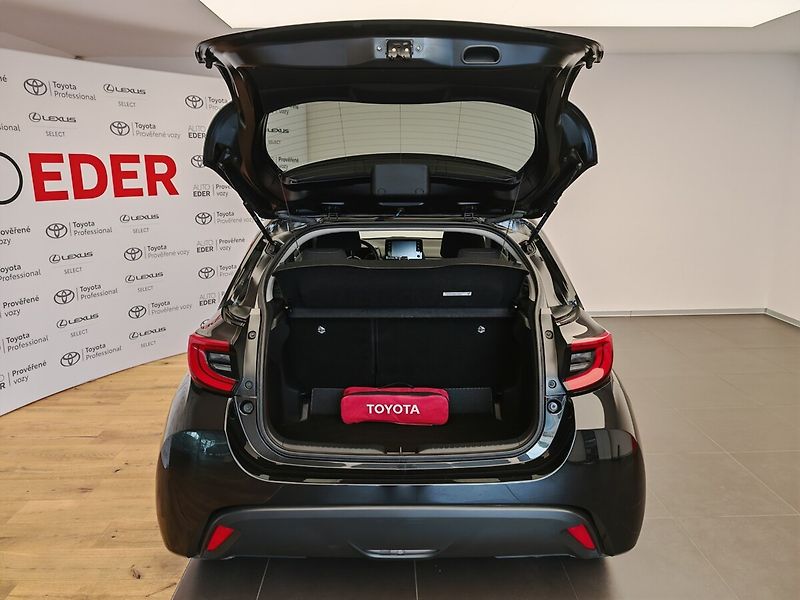 Toyota Yaris 1.5 Hybrid  Comfort Tech Style - fotka 12 z 39
