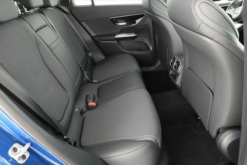 Mercedes-Benz GLC (2025) 220 d 4MATIC, AMG Line - fotka 7 z 22