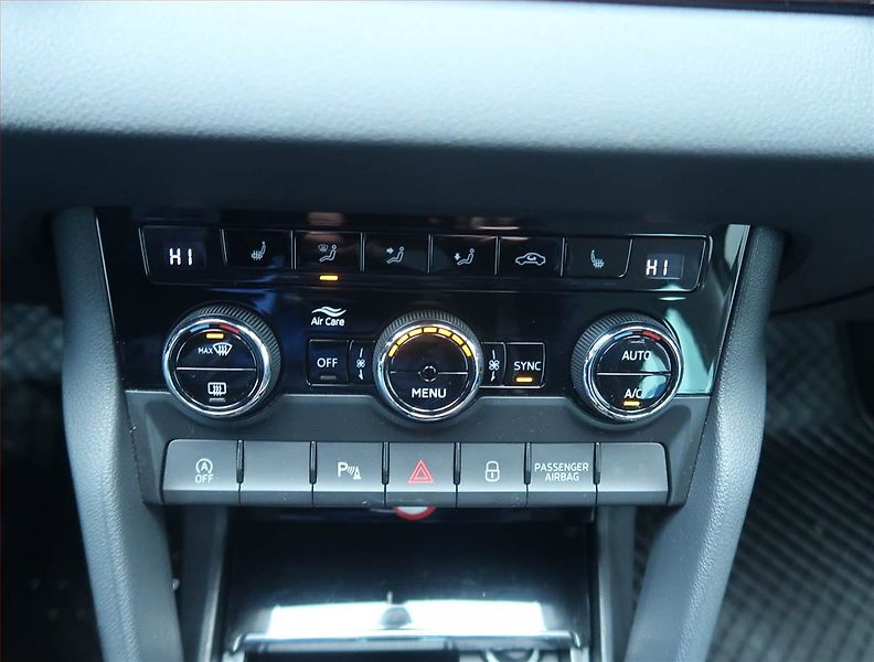 Škoda Karoq (2024) Fresh 2.0 TDI - fotka 15 z 16