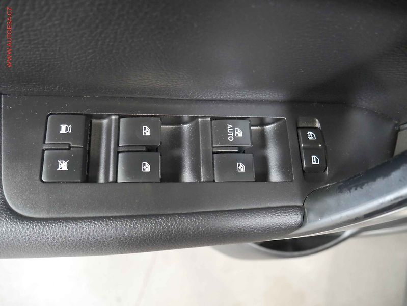 Chevrolet Captiva (2012) 2.2 CDTi 4x4, ČR, servis - fotka 22 z 22