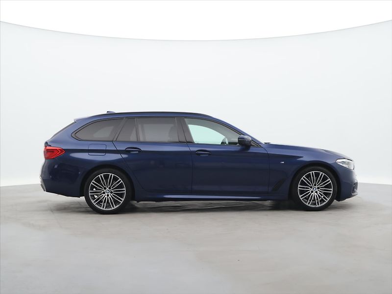 BMW Řada 5 3,0 530d xDrive 195kW M-paket - fotka 8 z 34
