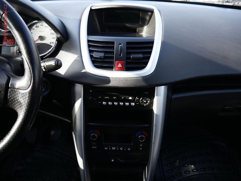 Peugeot 207 (2010) 1.6HDi - fotka 11 z 17