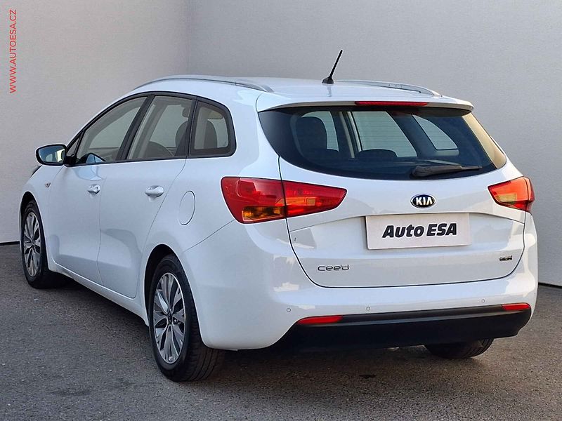 Kia Ceed (2017) 1.4CRDI, ČR, AC, výhřev sed. - fotka 6 z 15