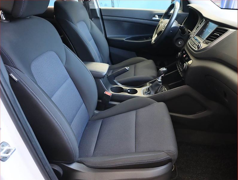 Hyundai Tucson (2016) 1.6 T-GDI, Navi, Bi-Xenony - fotka 9 z 18