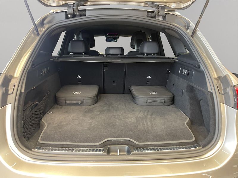 Mercedes-Benz GLC (2024) 300 de 4MATIC - fotka 20 z 21