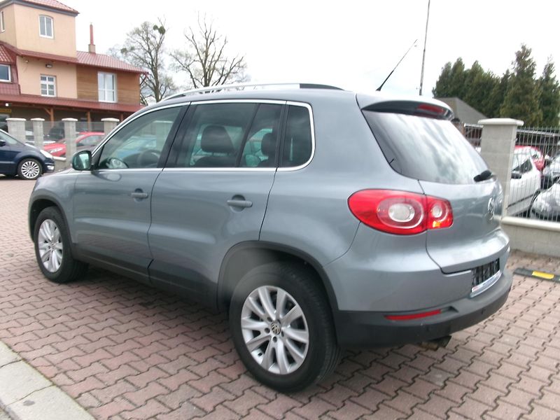 Volkswagen Tiguan (2010) 2,0TDI DSG AC 4x4 TEMP TAŽNÉ - fotka 5 z 31